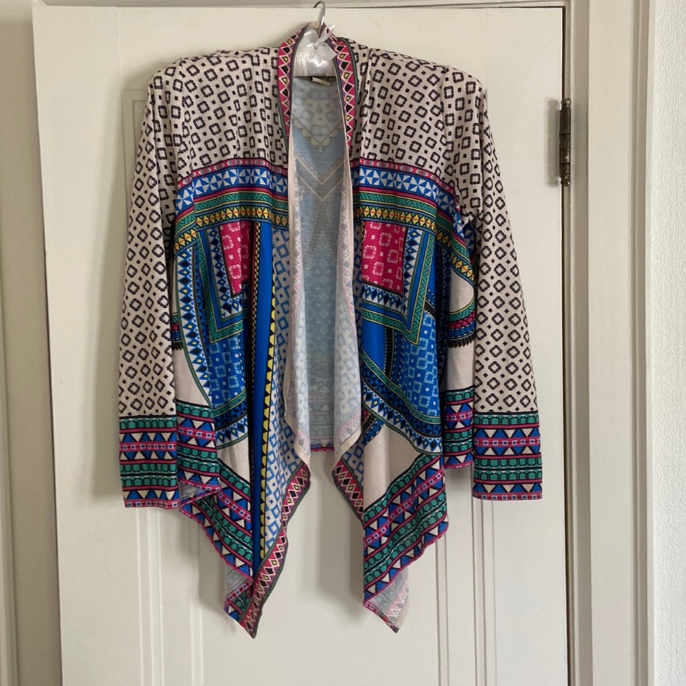 Patterned open cardigan. Size M.